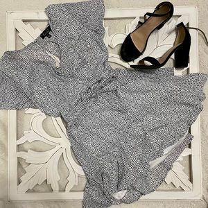 Trixxi black and white flat dress / L